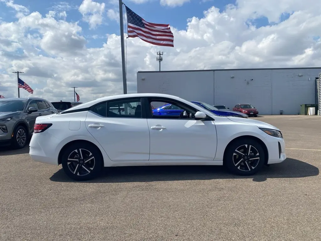 2024 Nissan Sentra SV photo 3