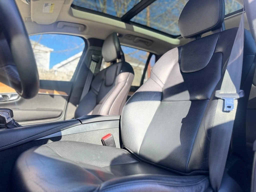 2021 Volvo - image 19