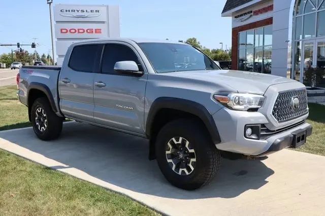 2019 Toyota Tacoma TRD Off-Road V6 photo 3