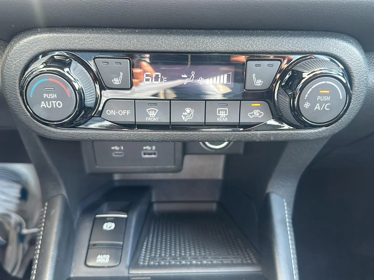 2023 Nissan Kicks SR photo 17