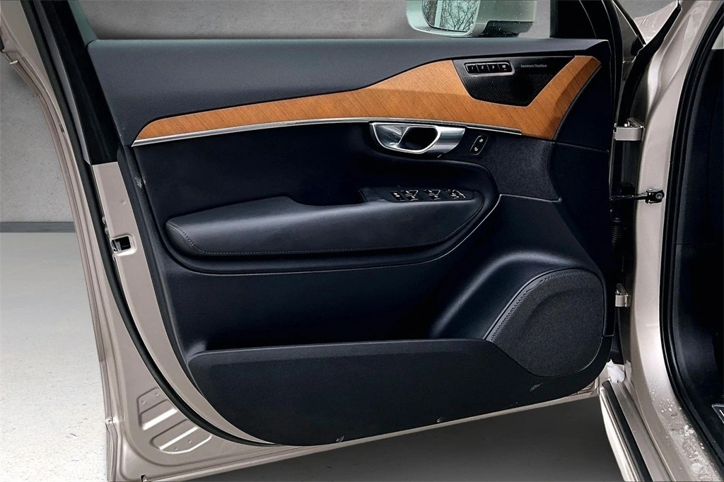 2023 Volvo - image 20