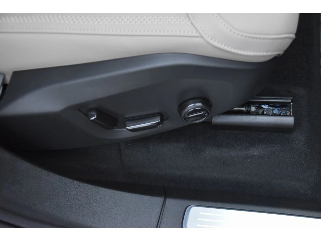 2026 Volvo - image 30