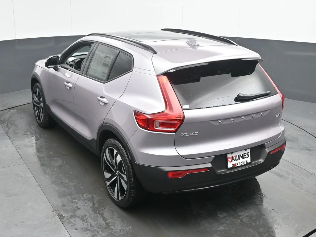 2026 Volvo - image 37