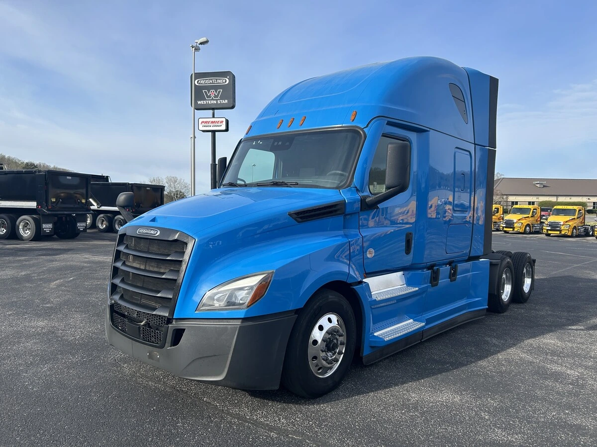 2022 Freightliner Cascadia - image 1