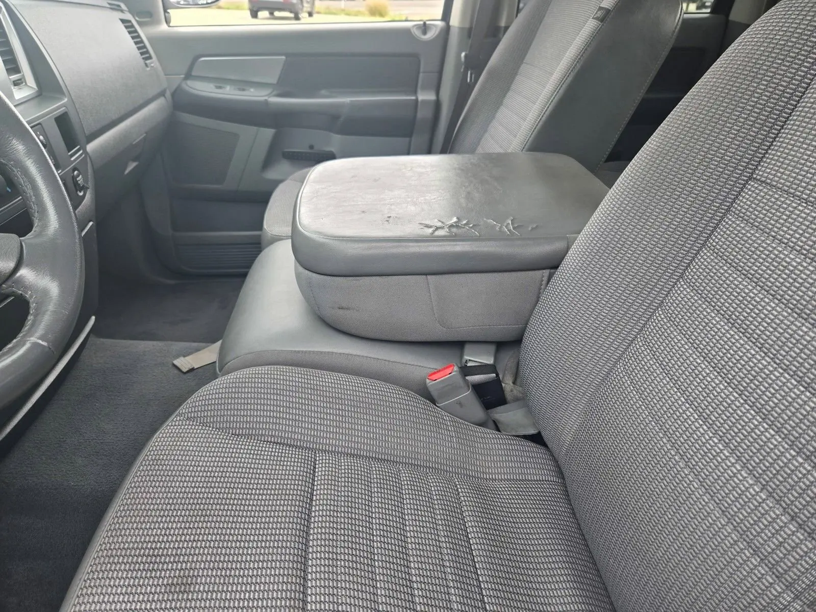 2008 Dodge Ram SLT photo 14