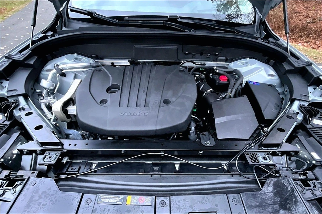 2025 Volvo - image 30