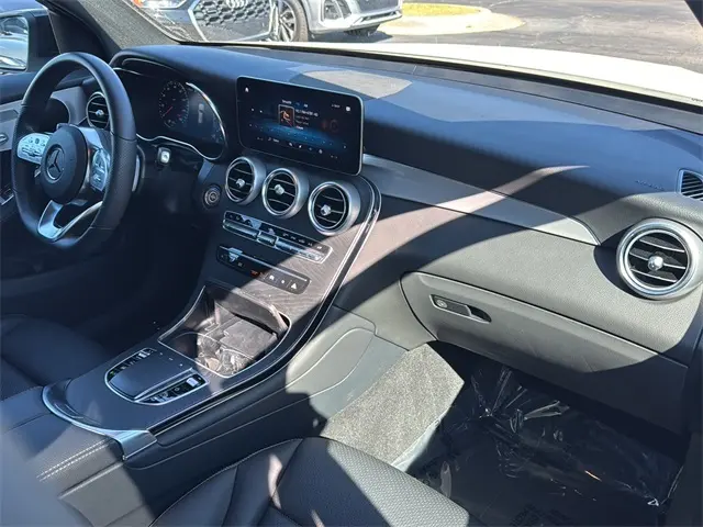 2022 Mercedes Benz GLC 300 photo 25