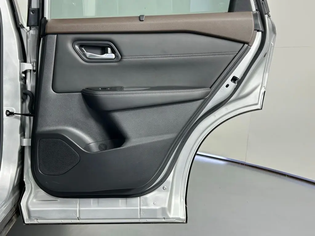 2022 Nissan Rogue SV photo 8