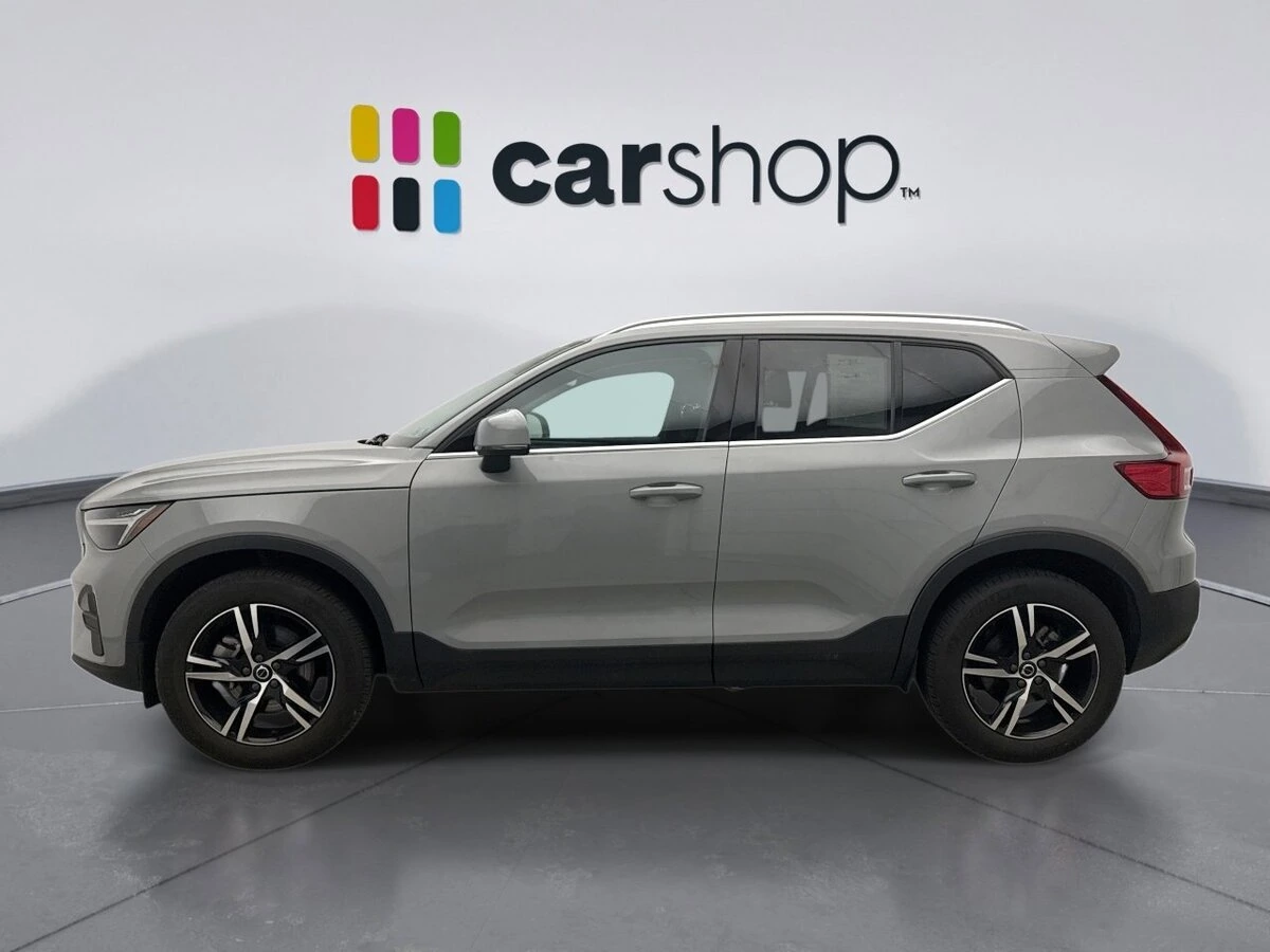 2025 Volvo - image 2