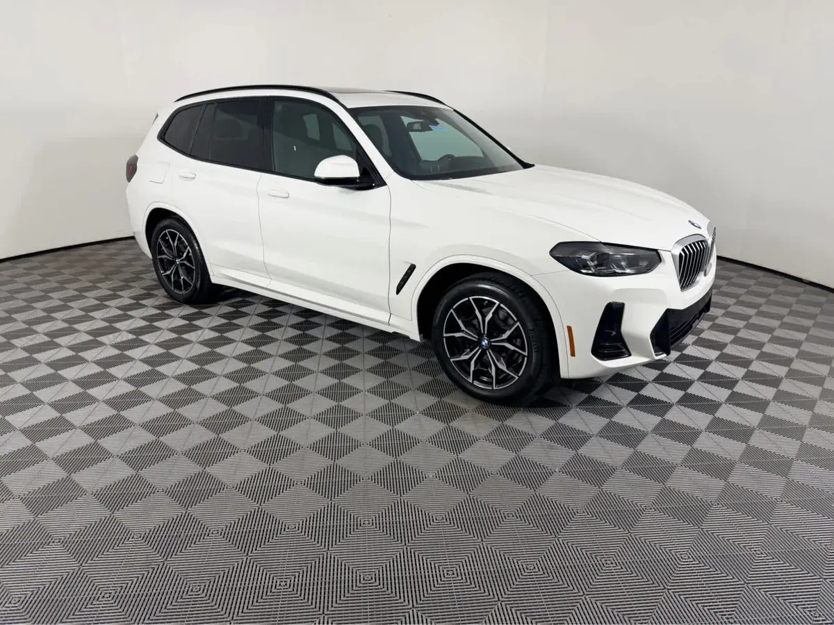 2022 BMW X3 30i's photo