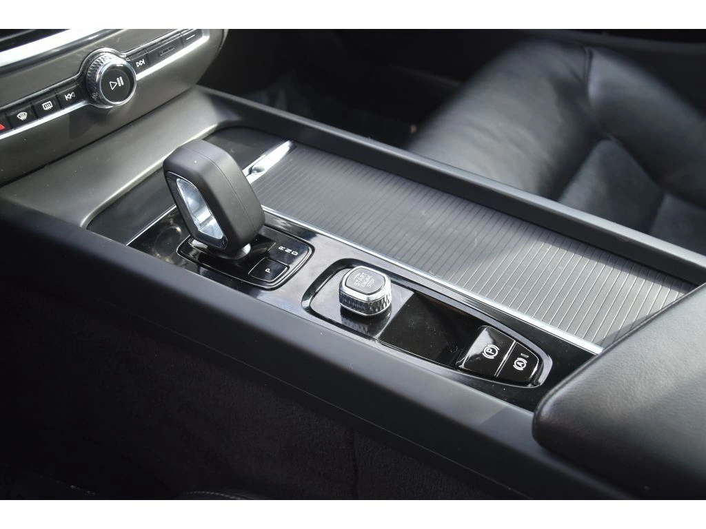 2023 Volvo - image 35