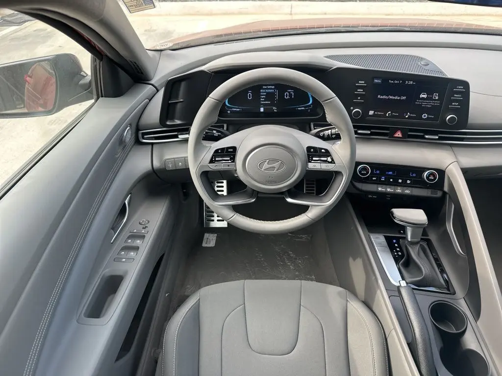 2025 Hyundai Elantra SEL Sport photo 24