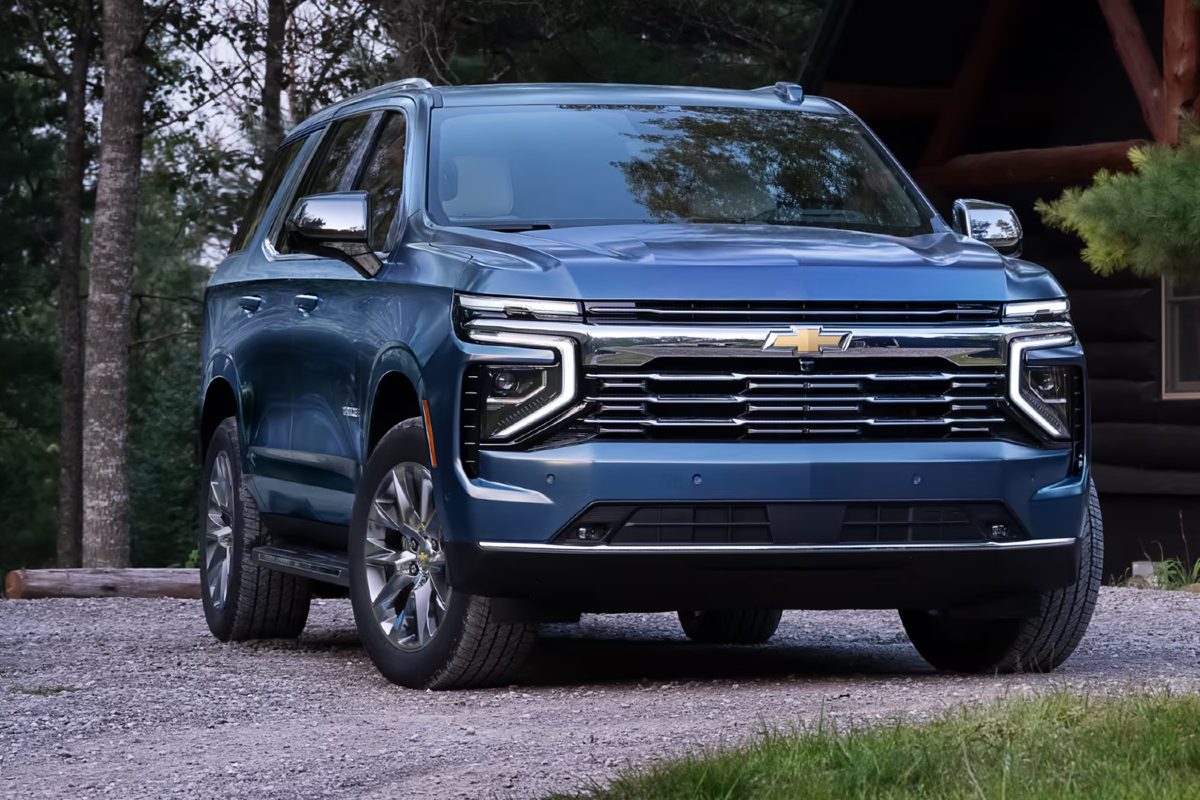2025 Chevy Tahoe Exterior Passenger Side Front Angle