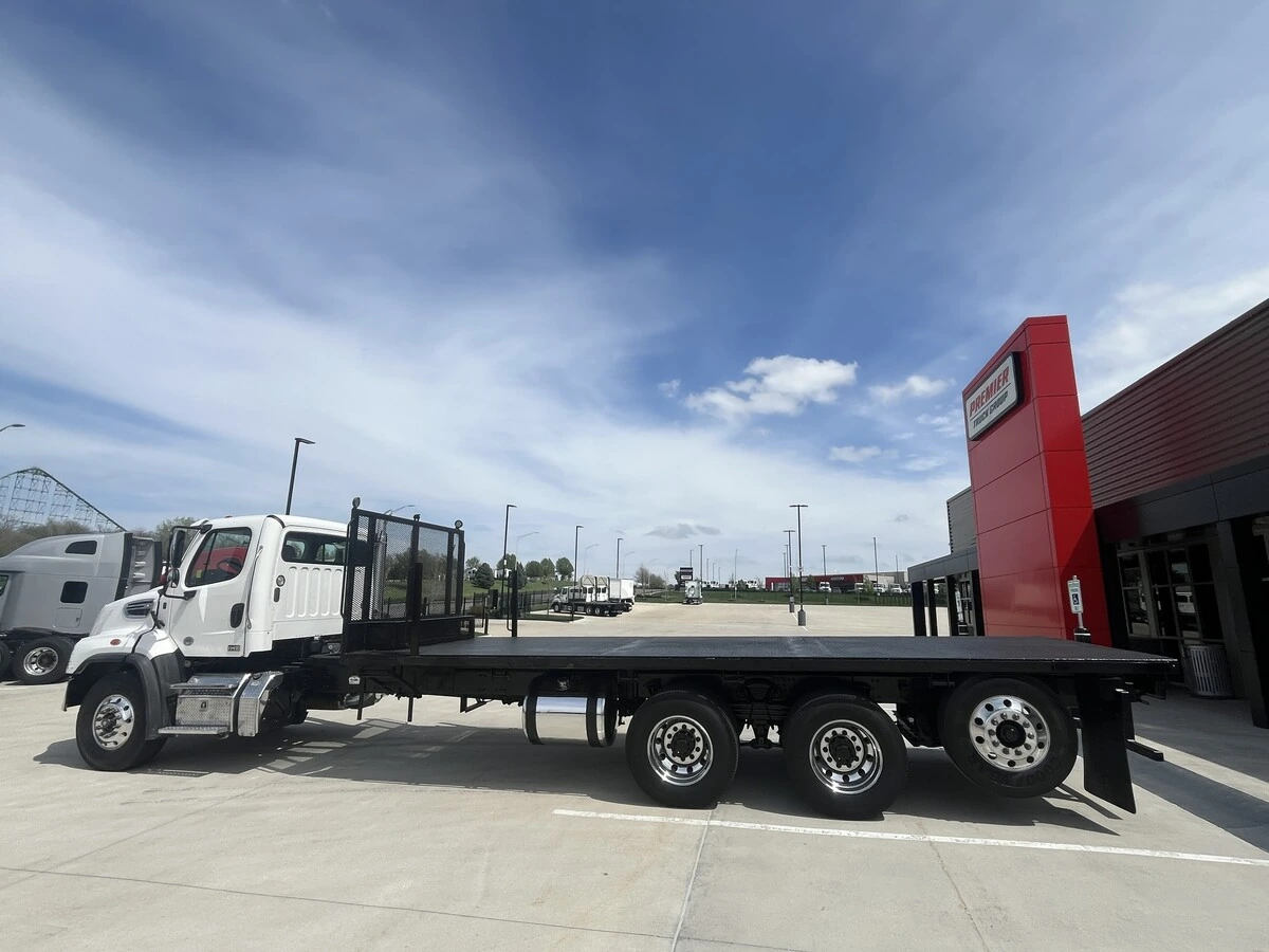 2017 Freightliner 114SD - image 2