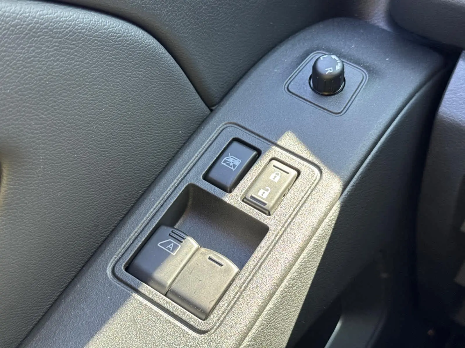2025 Nissan Frontier SV photo 23