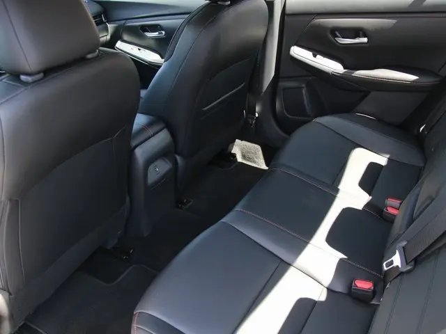 2024 Nissan Sentra SR Premium photo 26