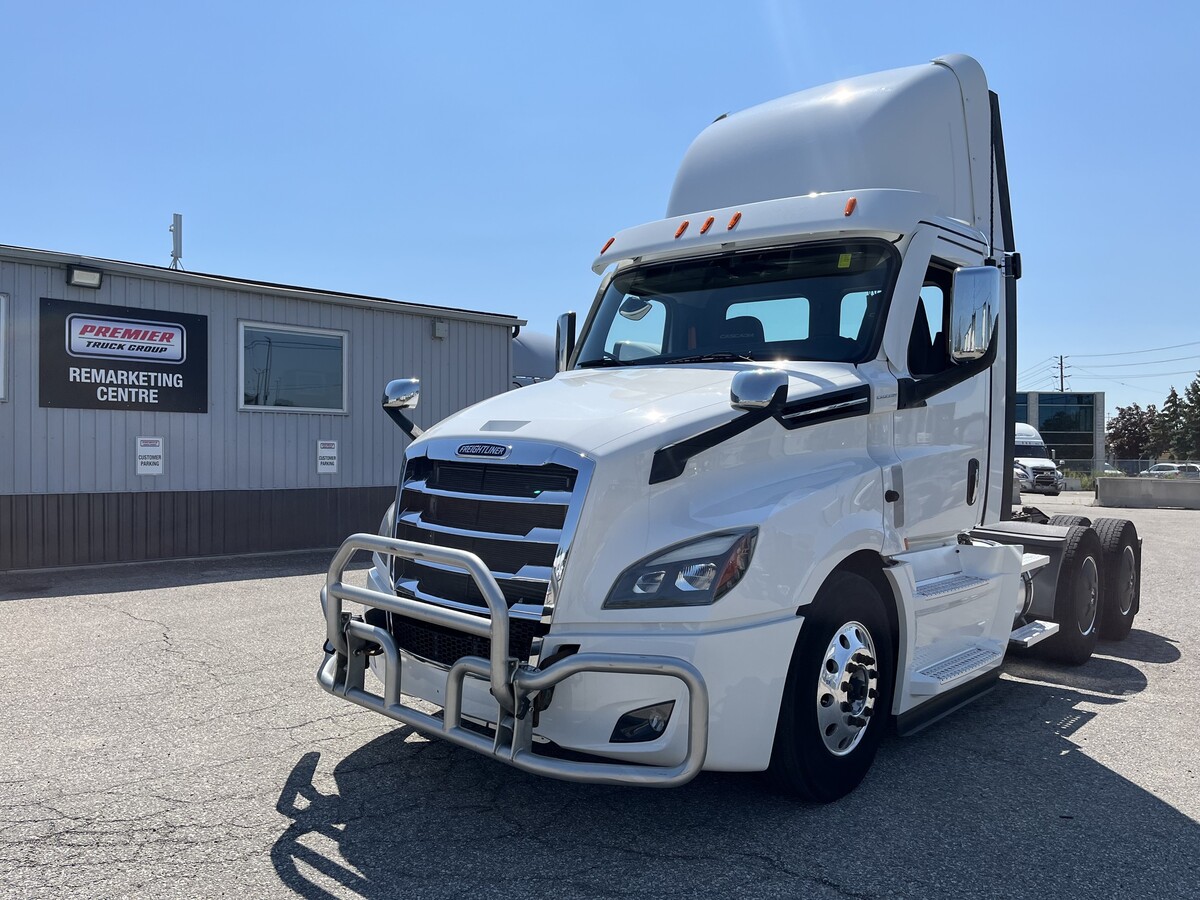 2023 FREIGHTLINER Cascadia