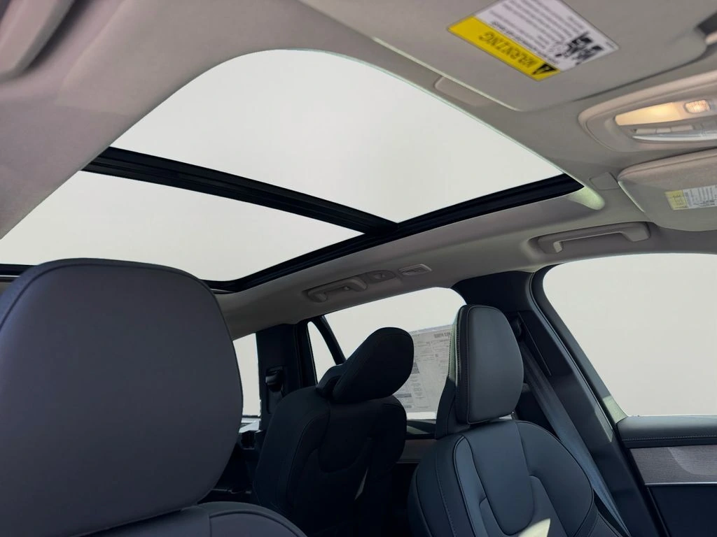 2026 Volvo - image 5