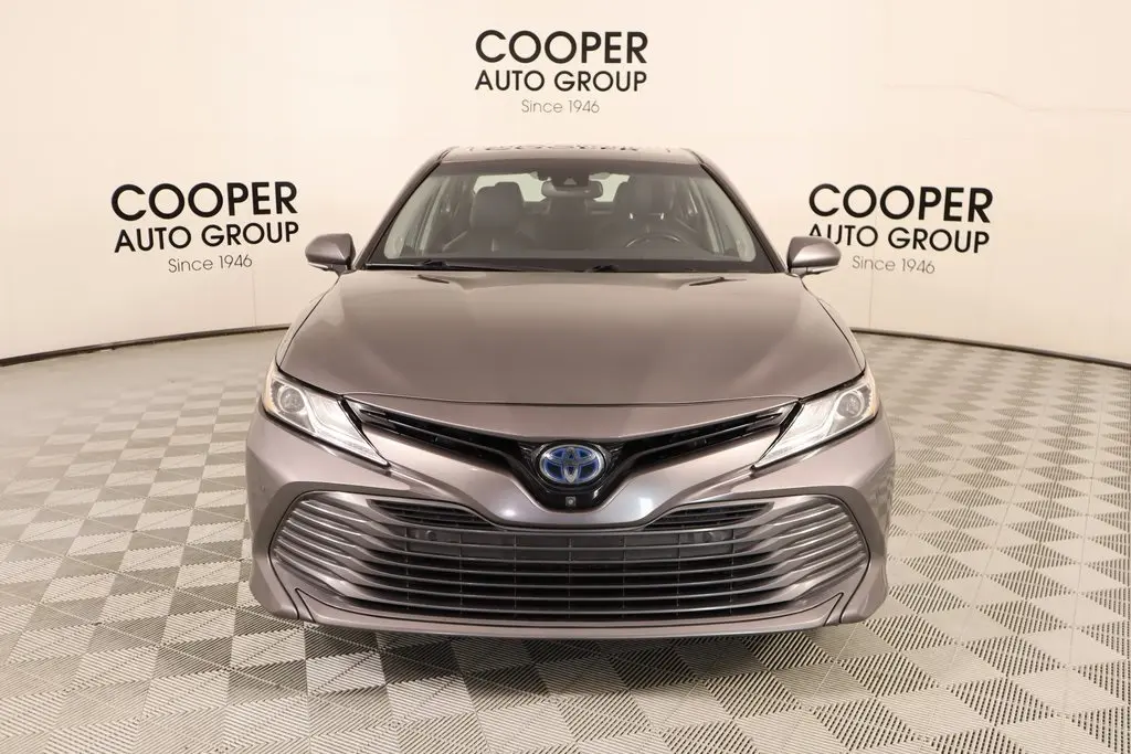 2019 Toyota Camry Hybrid LE photo 10