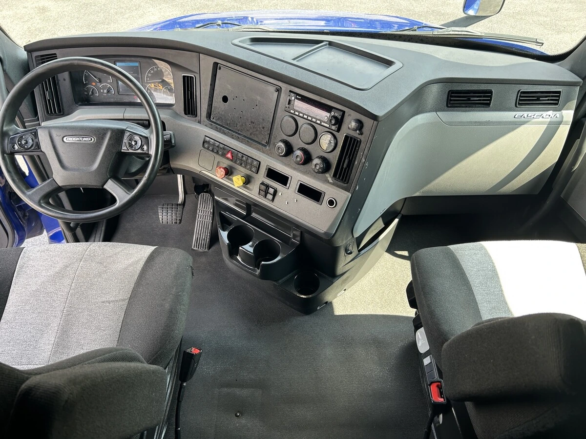 2022 Freightliner Cascadia - image 20