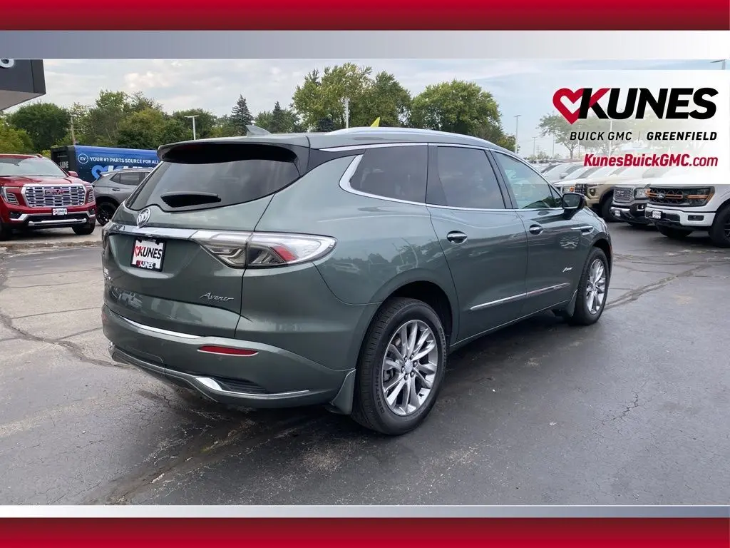 2022 Buick Enclave Avenir photo 2