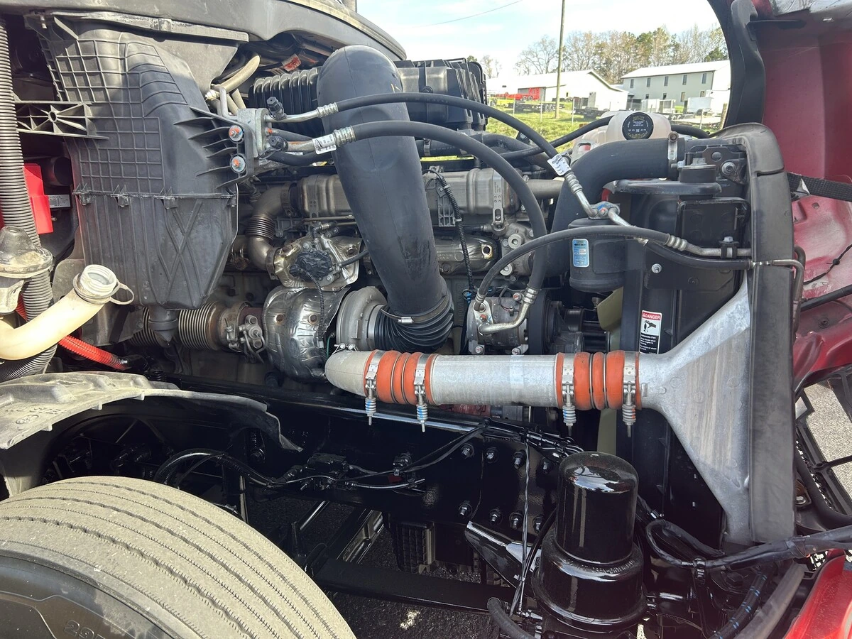 2023 Freightliner Cascadia - image 10