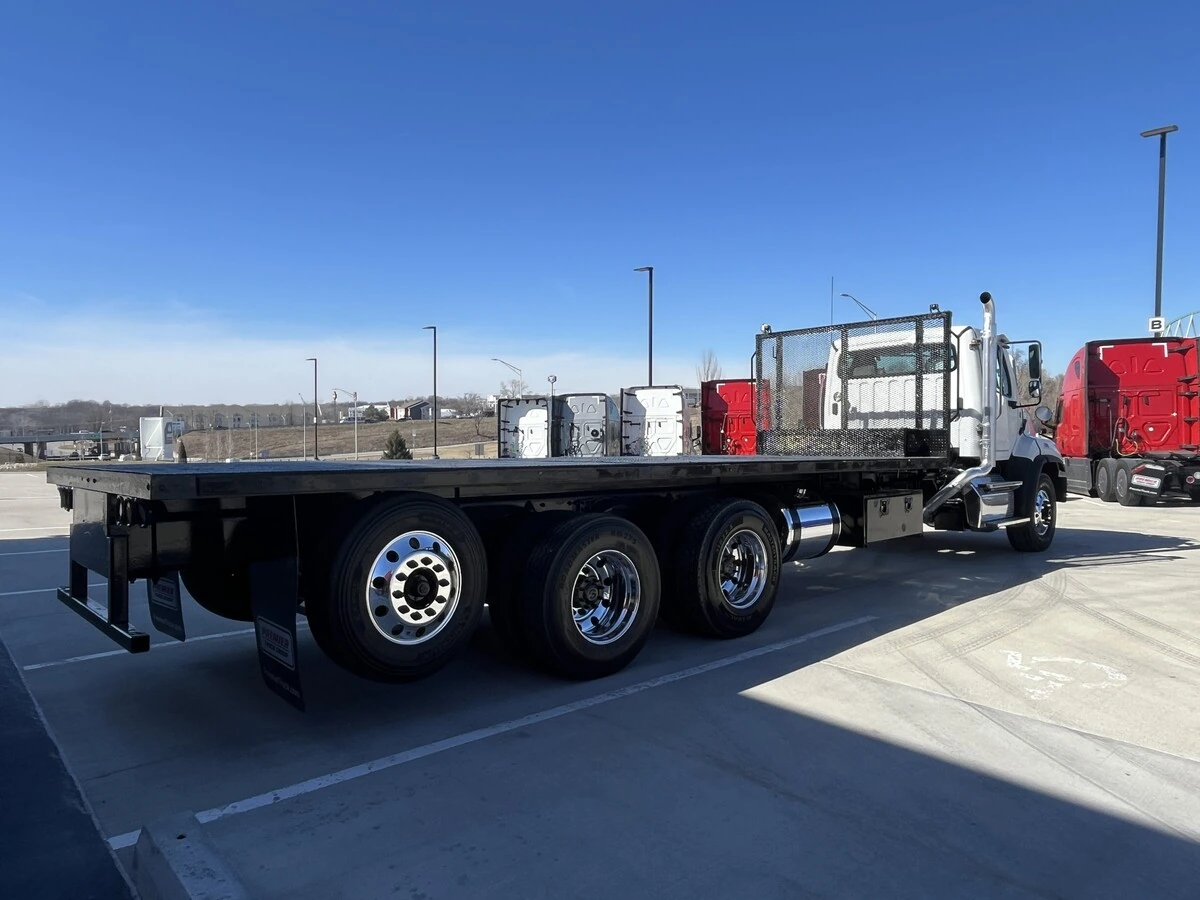 2018 Freightliner 114SD - image 8