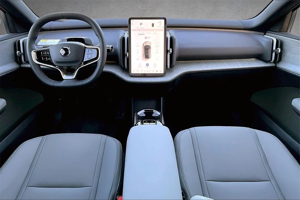 2026 Volvo - image 5