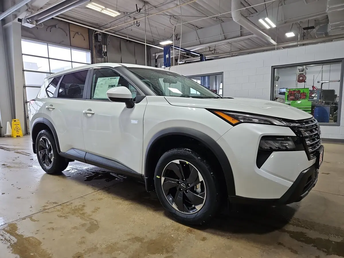 2026 Nissan Rogue SV photo 2