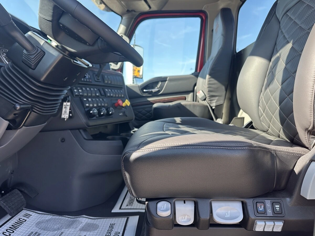 2027 International HX in Marshfield, WI — photo 4