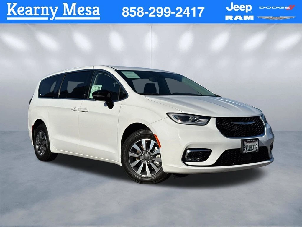 2024 Chrysler Pacifica PHEV Select