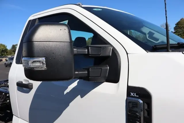 2026 Ford F-550 photo 16