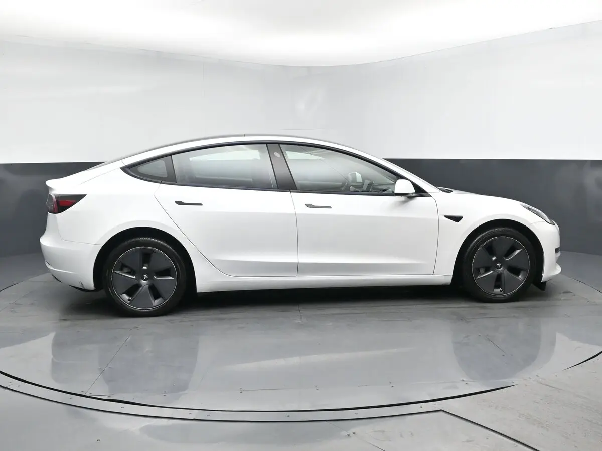 2023 Tesla Model 3 photo 3