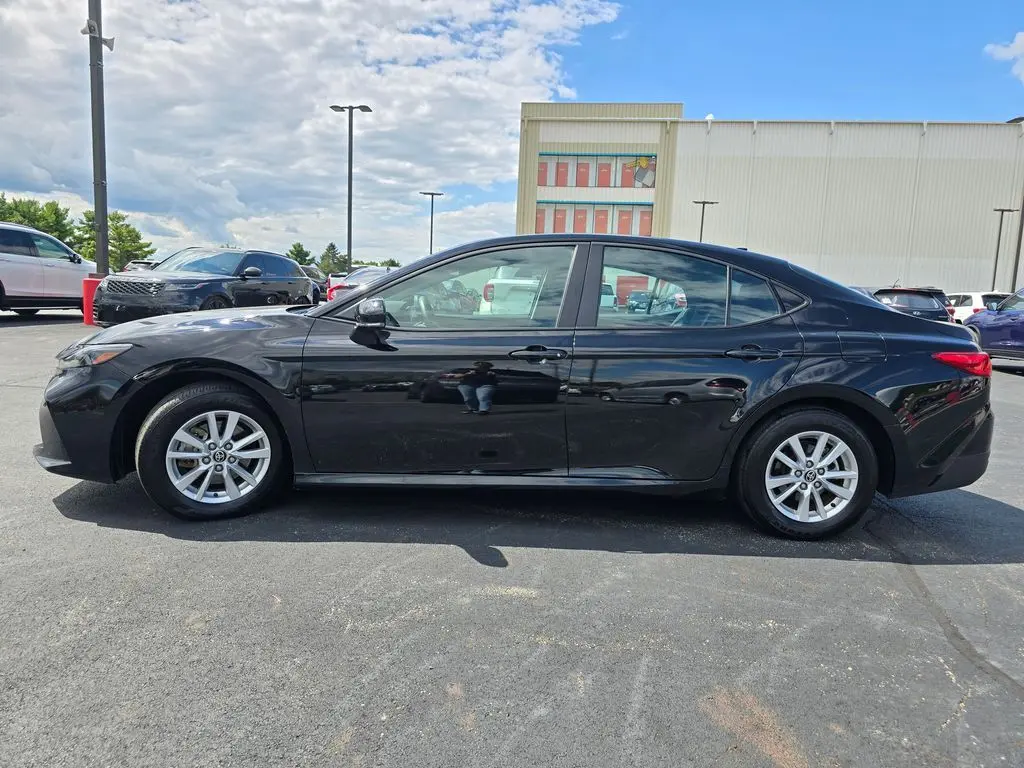 2025 Toyota Camry LE photo 11