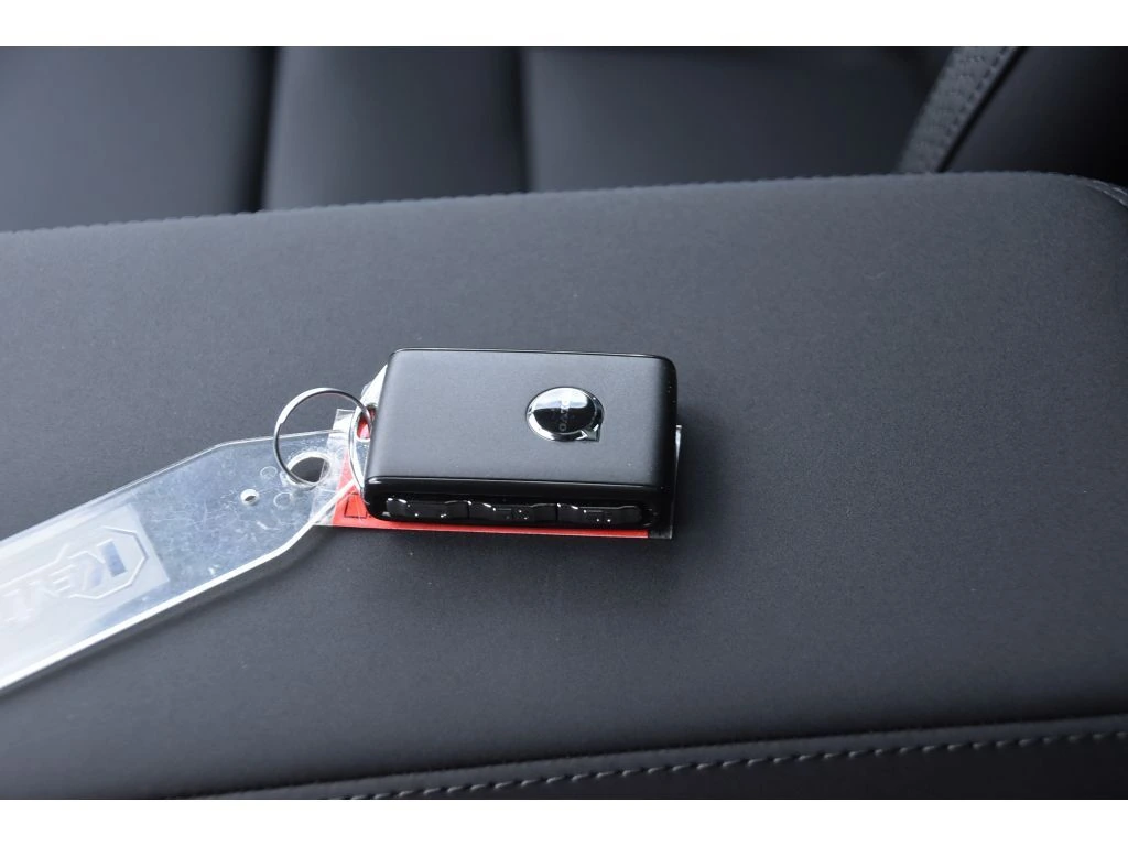 2026 Volvo - image 36