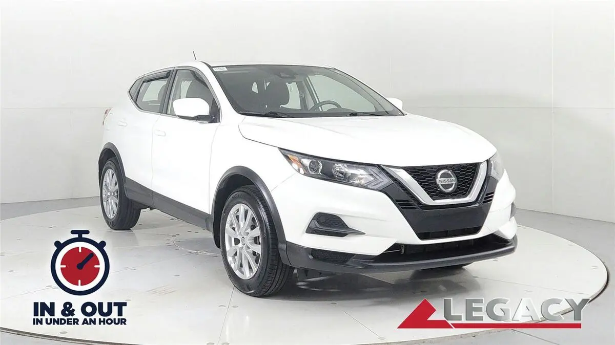 2022 Nissan Rogue Sport S's photo