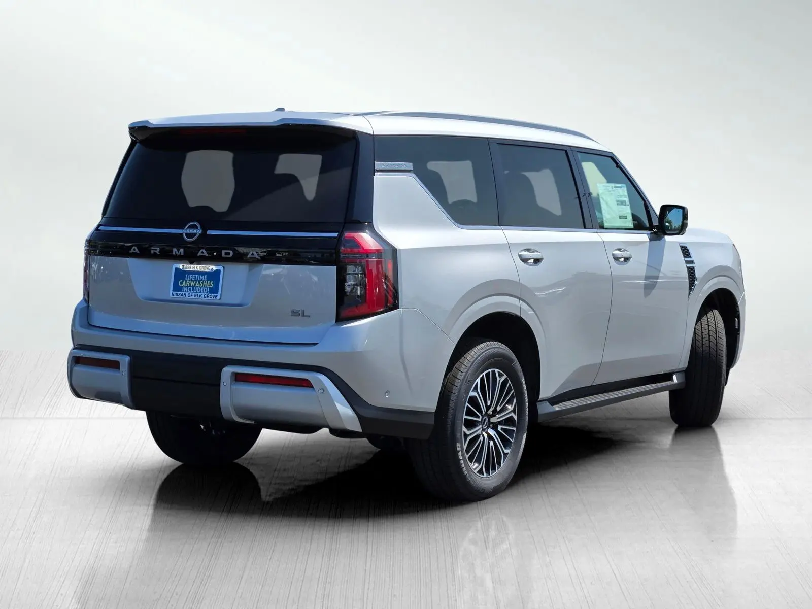 2025 Nissan Armada SL photo 3