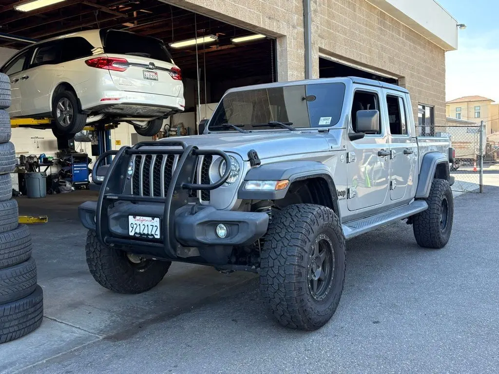 2020 Jeep Gladiator Sport photo 4