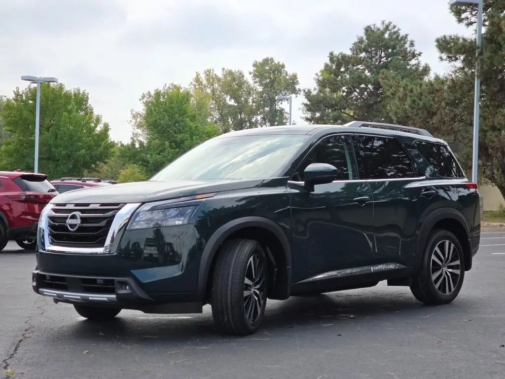 2025 Nissan Pathfinder Platinum photo 6