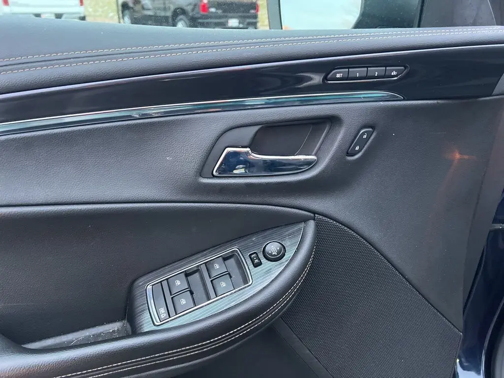 2016 Chevrolet Impala LTZ photo 2