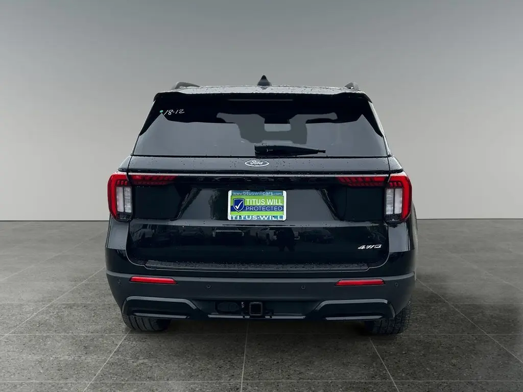 2025 Ford Explorer ST-Line photo 4