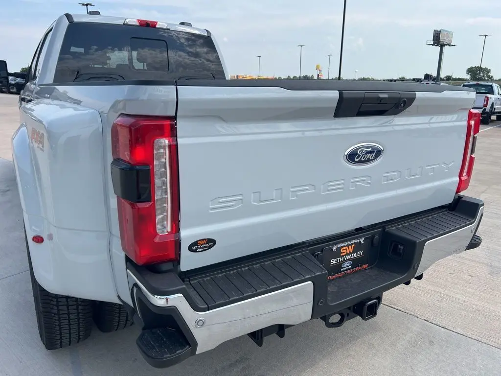 2026 Ford F-350 photo 8