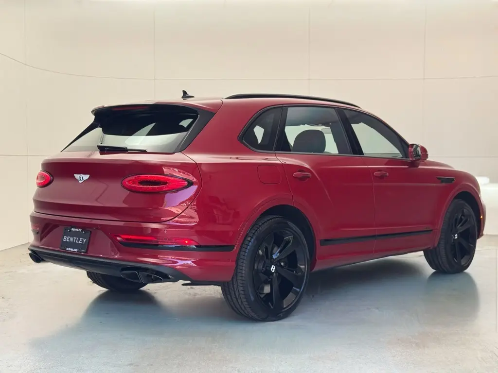 2025 Bentley Bentayga Azure photo 3