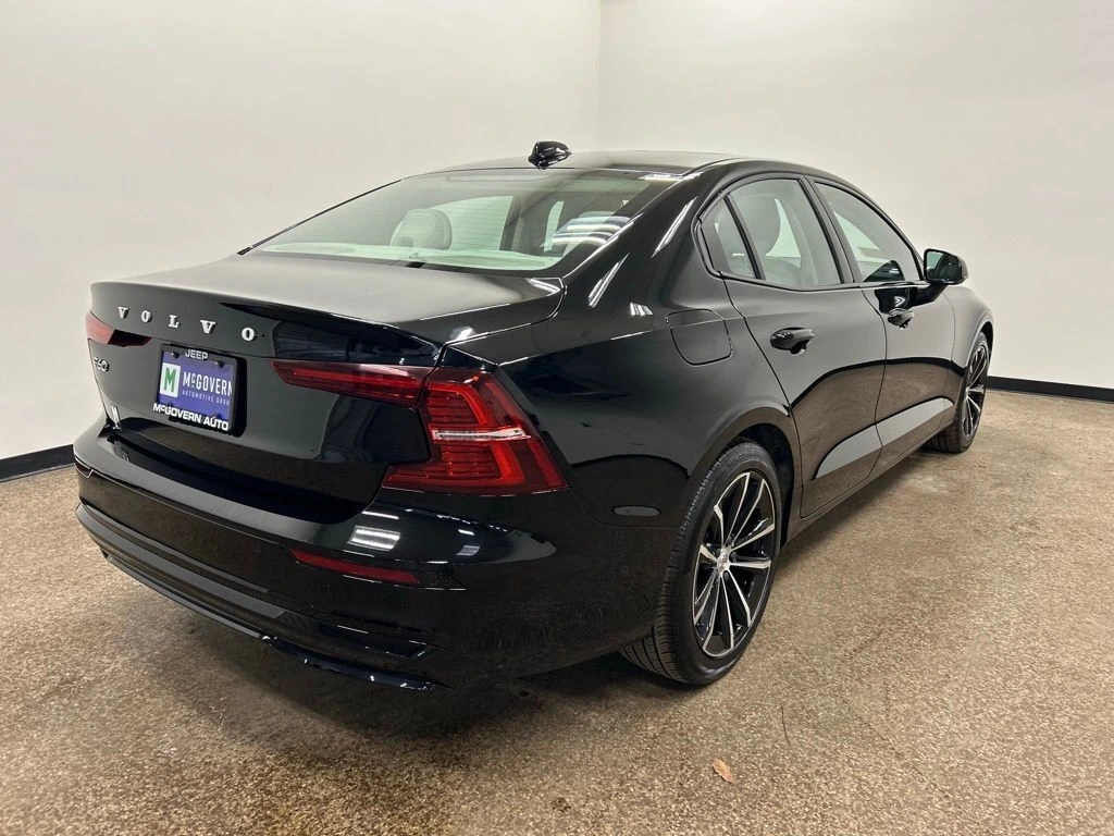 2023 Volvo - image 6