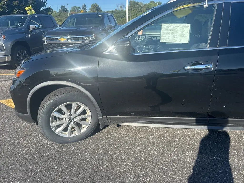 2020 Nissan Rogue SV photo 4