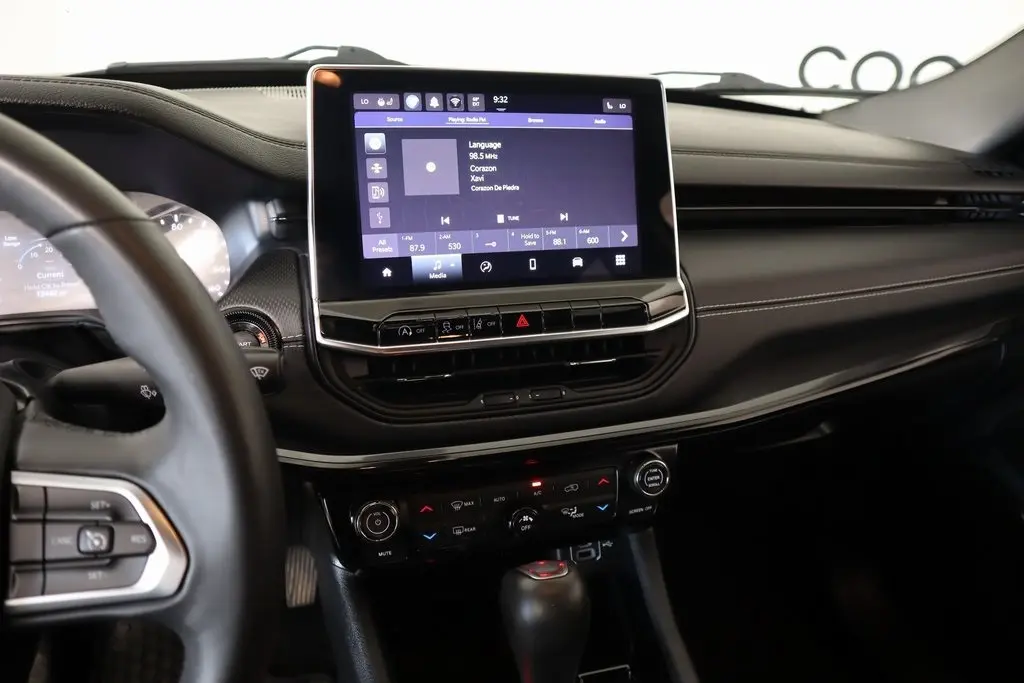 2024 Jeep Compass Latitude photo 4