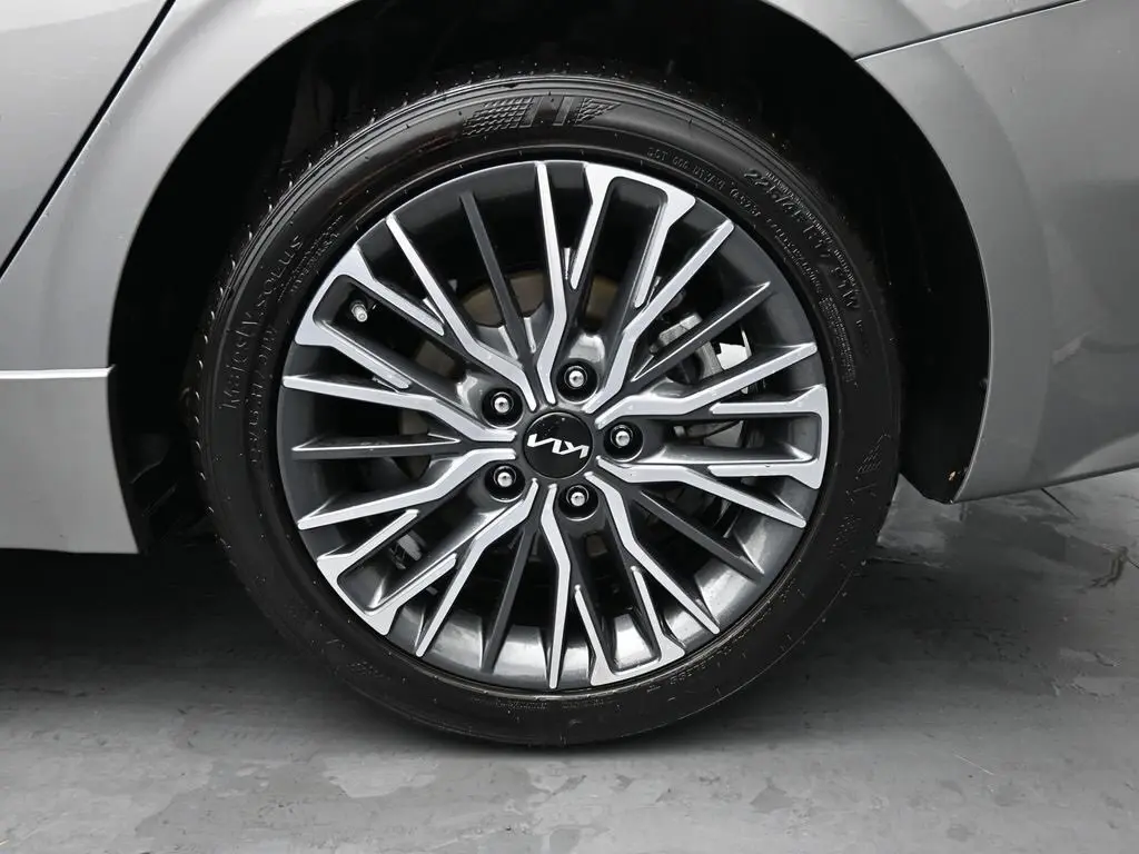 2024 Kia Forte GT-Line photo 15