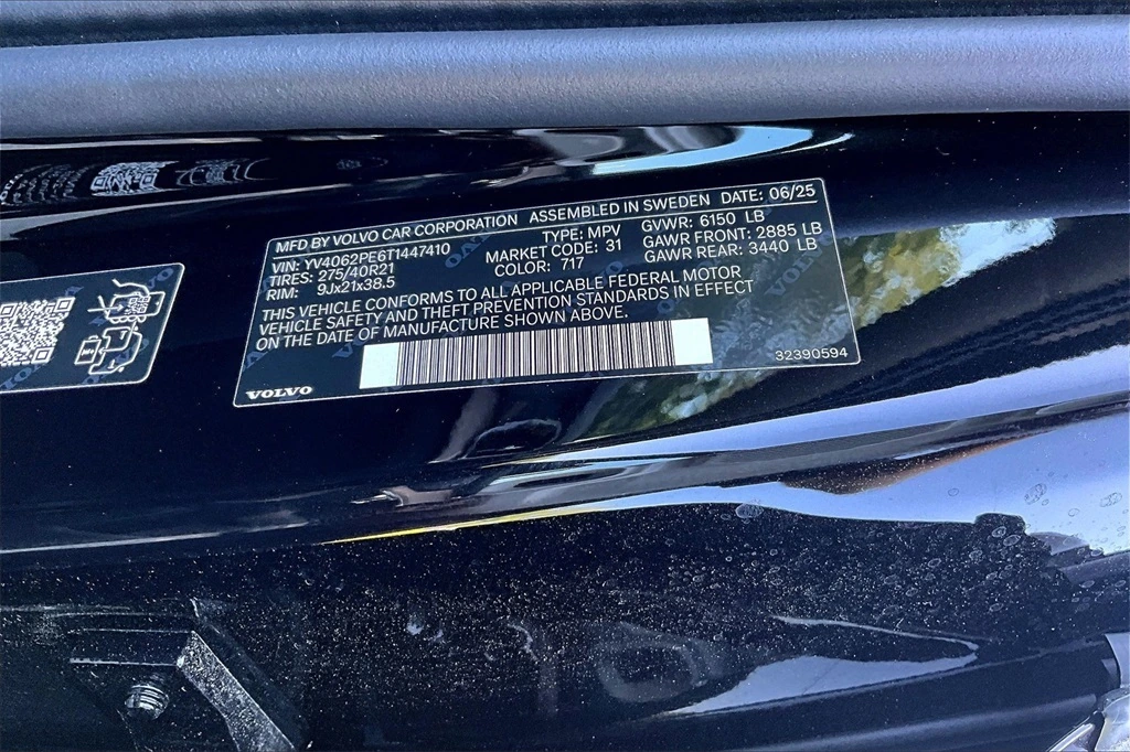 2026 Volvo - image 8