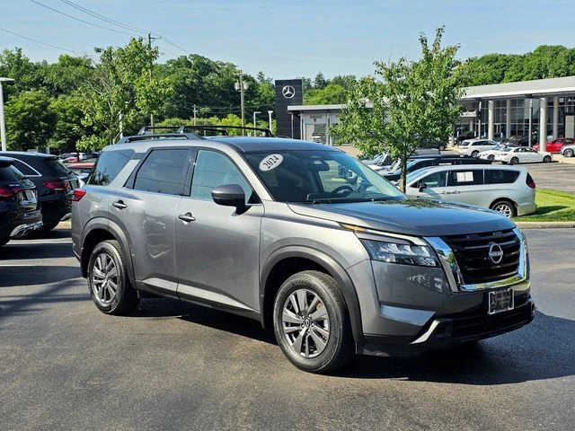2024 Nissan Pathfinder SV 4WD's photo