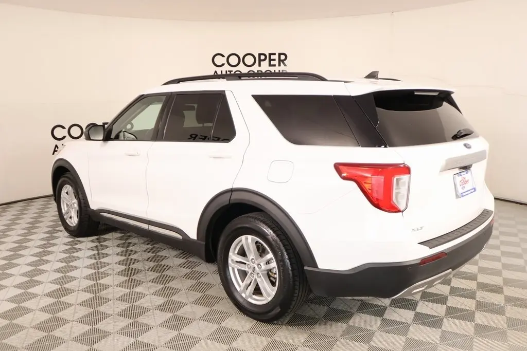 2023 Ford Explorer XLT photo 21